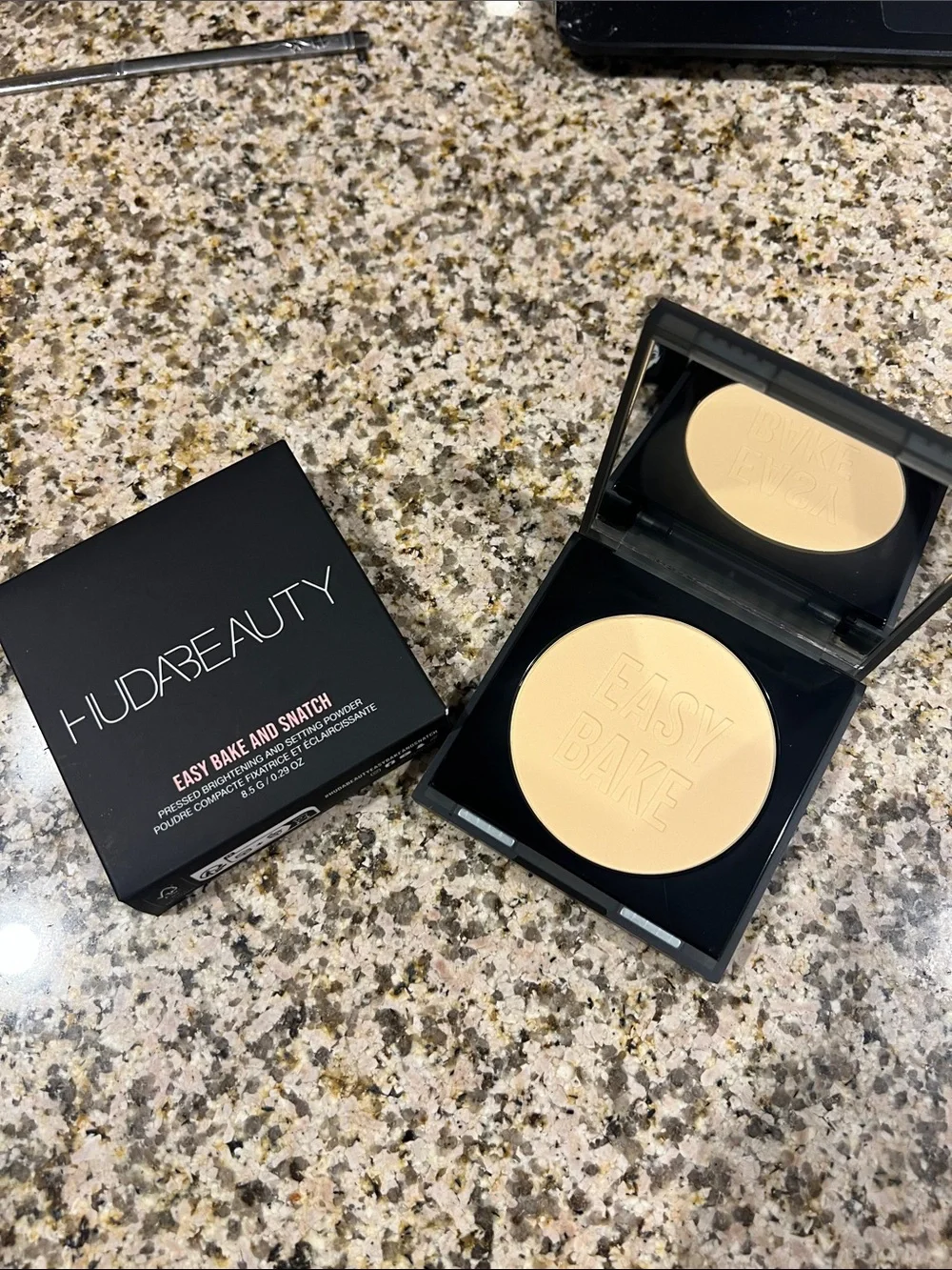 HUDA BEAUTY Easy Bake Setting Powder - Warm Beige